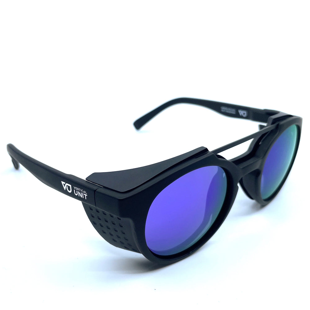 Ridge Sonnenbrille mit blau-violett verspiegelten Gläsern und schwarzem Seitenschutz